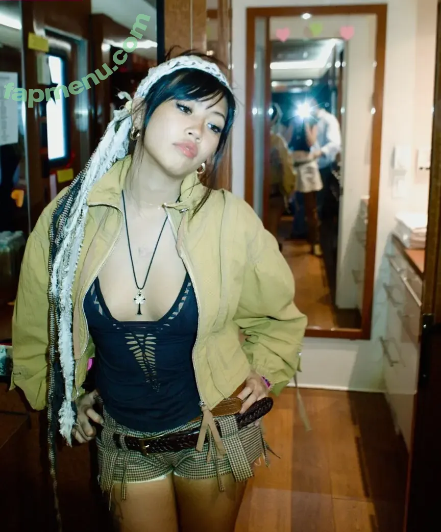 Radvxz nude photo #0507 (Beabadoobee)