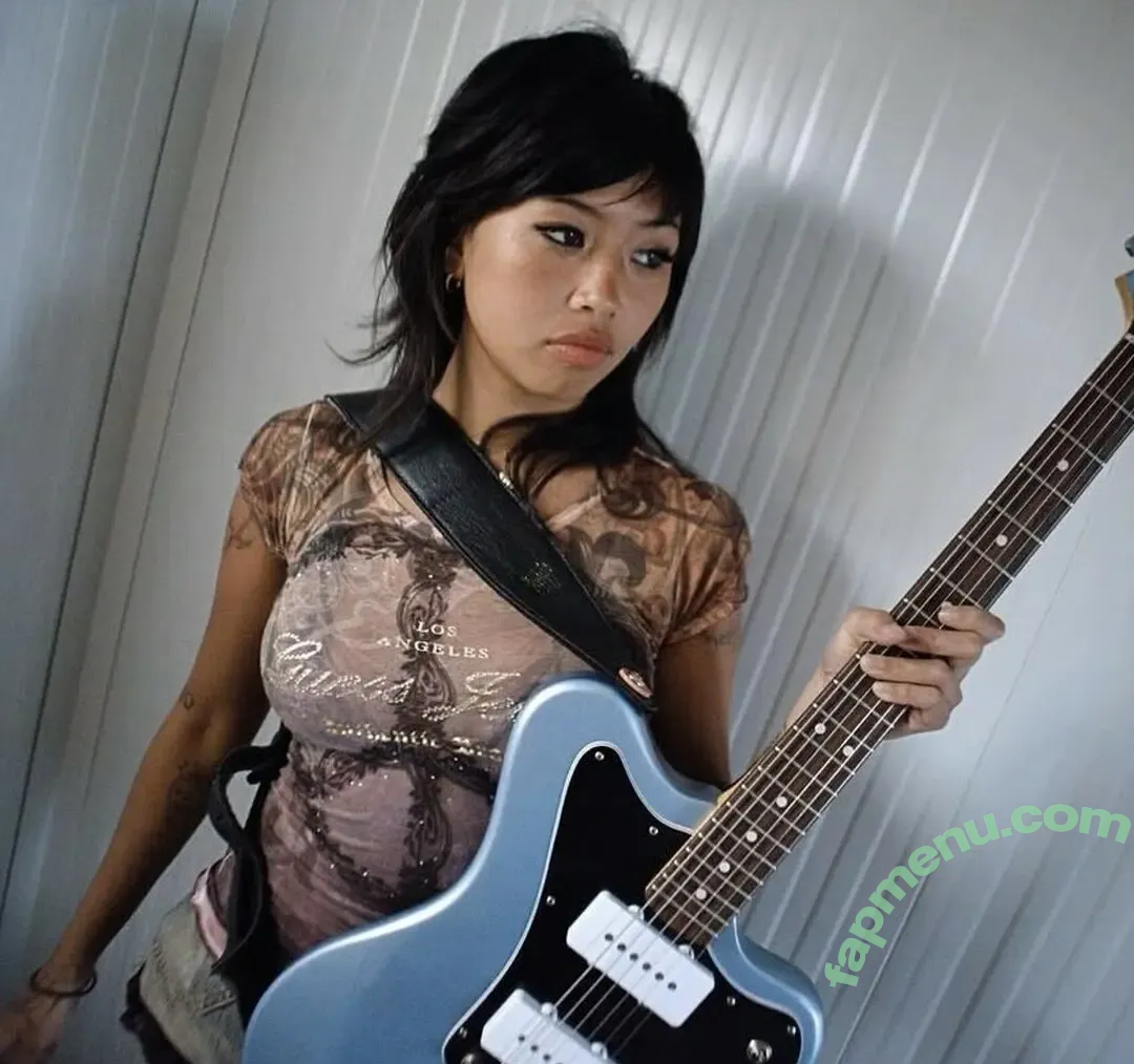 Radvxz nude photo #0523 (Beabadoobee)