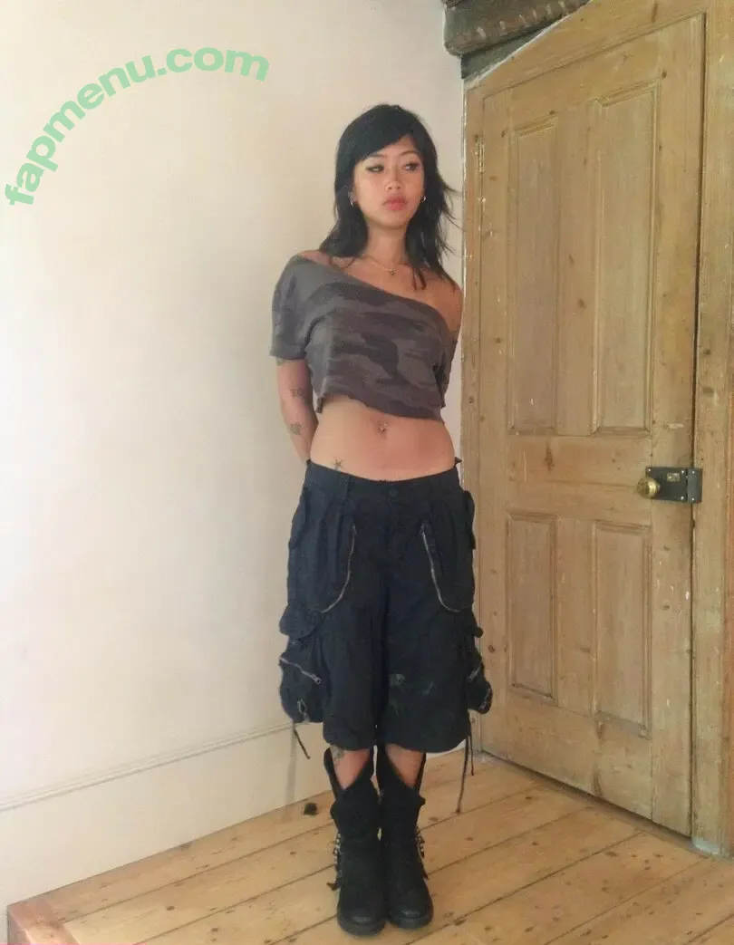 Radvxz nude photo #0536 (Beabadoobee)