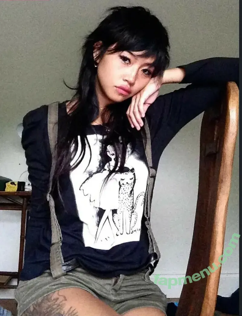 Radvxz nude photo #0580 (Beabadoobee)
