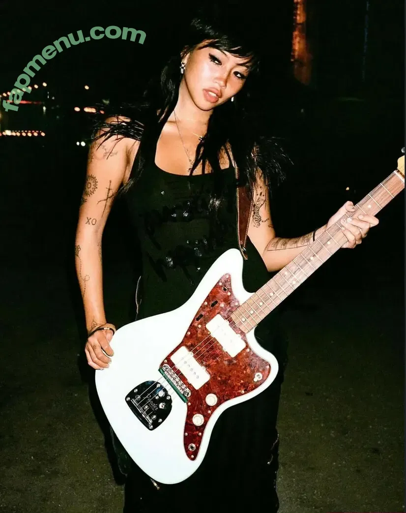 Radvxz nude photo #0598 (Beabadoobee)