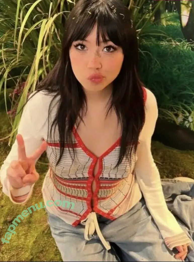 Radvxz nude photo #0601 (Beabadoobee)