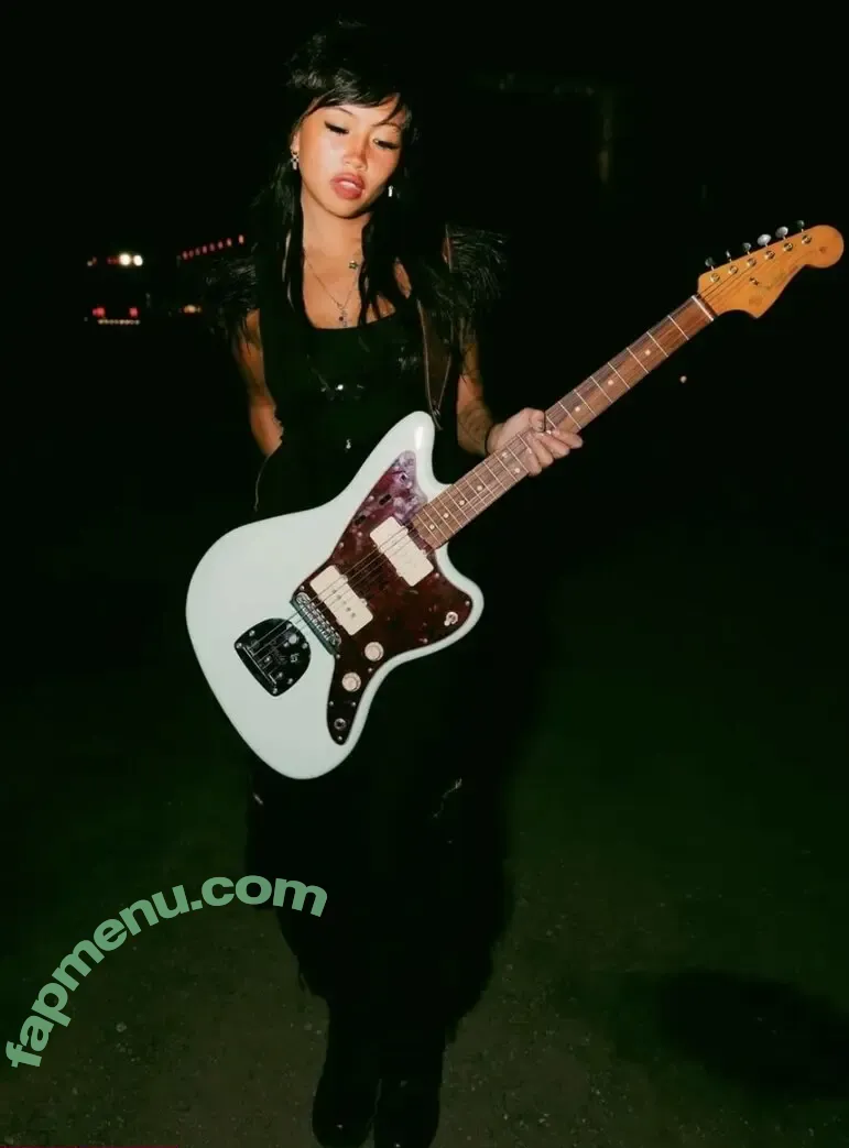 Radvxz nude photo #0602 (Beabadoobee)