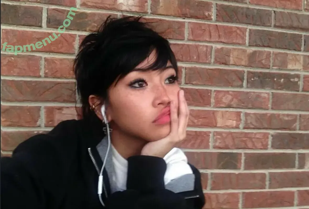 Radvxz nude photo #0604 (Beabadoobee)