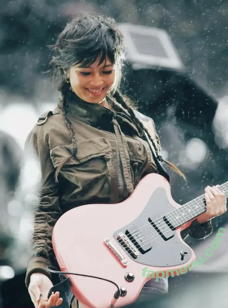 Radvxz nude photo #0610 (Beabadoobee)