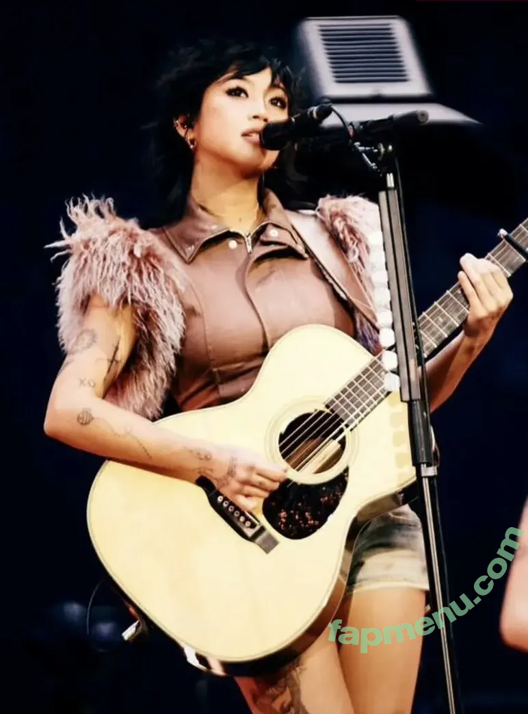 Radvxz nude photo #0616 (Beabadoobee)