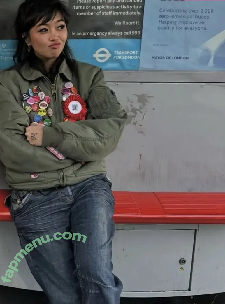 Radvxz nude photo #0623 (Beabadoobee)