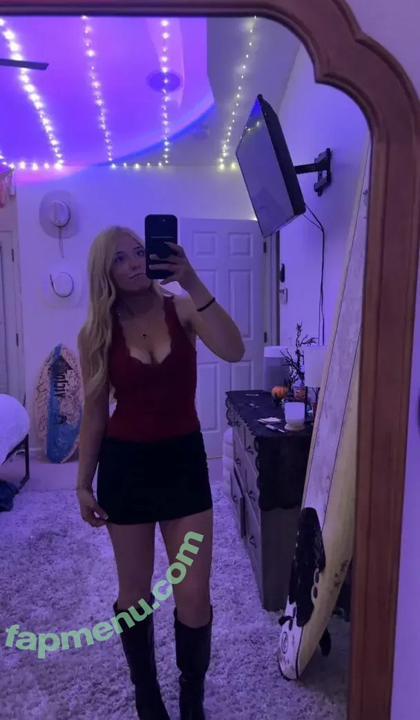 Raegan Fordemwalt nude photo #0065 (raeganspoetry)