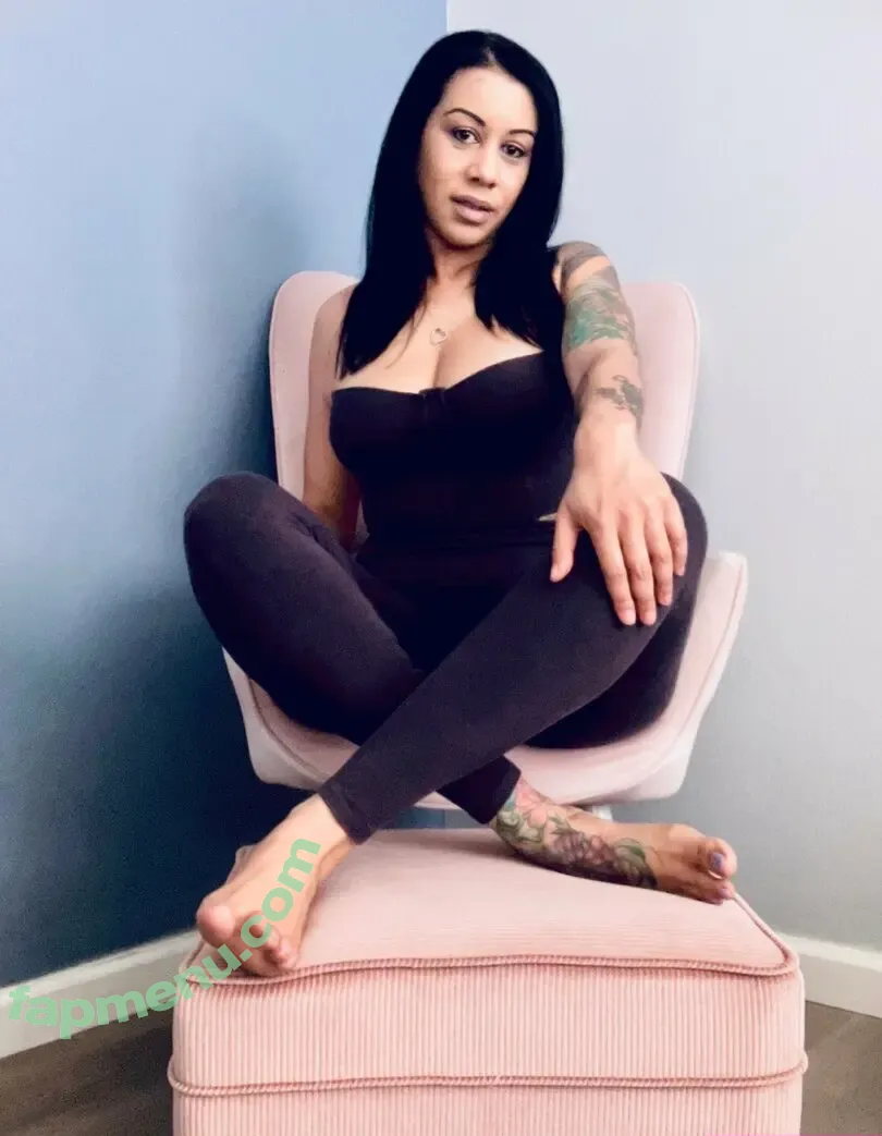 raewest817 nude photo #0002 (raewest817)