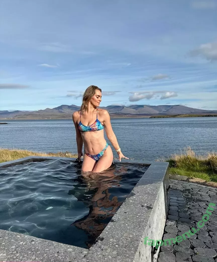 Ragga Ragnars nude photo #0293 (RagnheiÃ°ur RagnarsdÃ³ttir / raggaragnars / ragnarzdrapa)