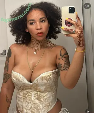 Raina Morris / quakerraina nude photo #0246