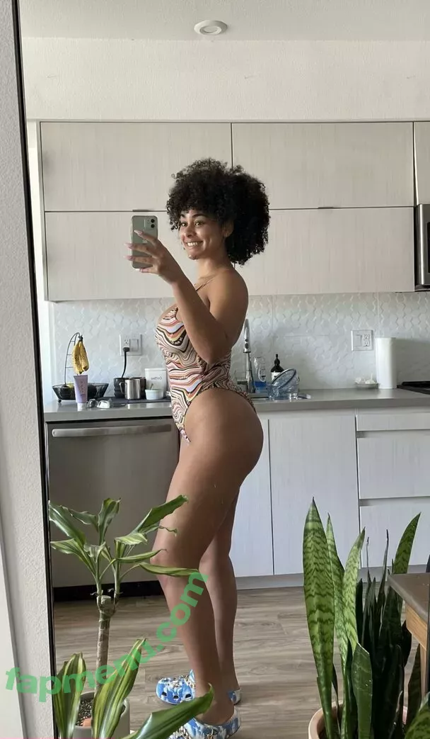 Raina Morris nude photo #0002 (quakerraina)