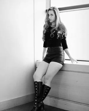 Raineemery / emerysealion nude photo #0028