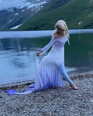 Raineemery / emerysealion nude photo #0183