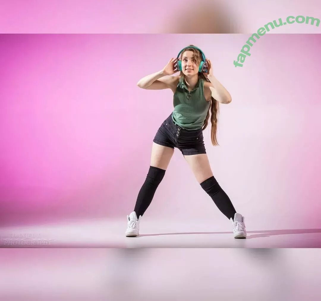 Raineemery nude photo #0023 (emerysealion)