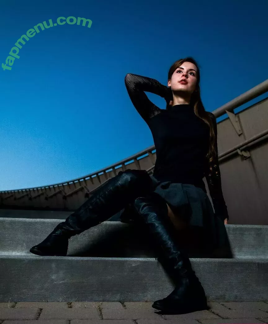 Raineemery nude photo #0112 (emerysealion)