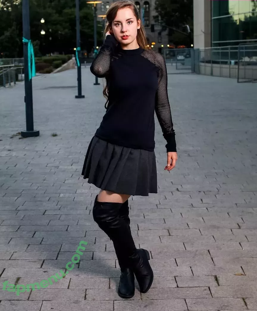 Raineemery nude photo #0114 (emerysealion)