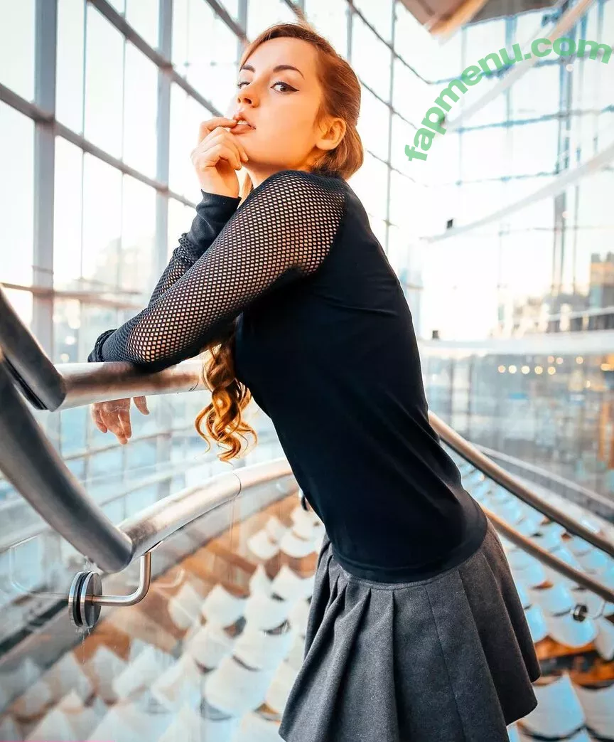 Raineemery nude photo #0122 (emerysealion)