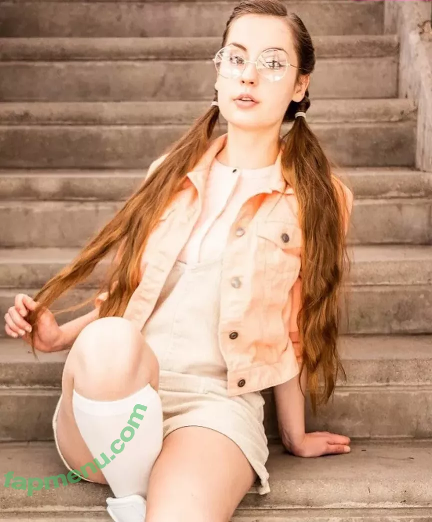 Raineemery nude photo #0131 (emerysealion)