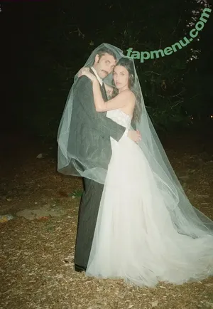 Rainey Qualley / Rainsford nude photo #0098