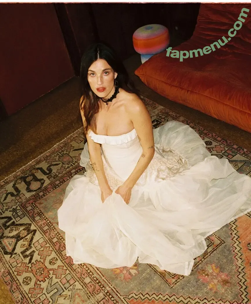 Rainey Qualley nude photo #0085 (Rainsford)