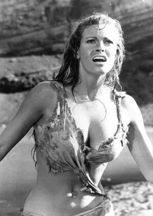 Raquel Welch / therealraquelwelch nude photo #0038