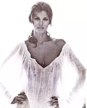 Raquel Welch / therealraquelwelch nude photo #0040