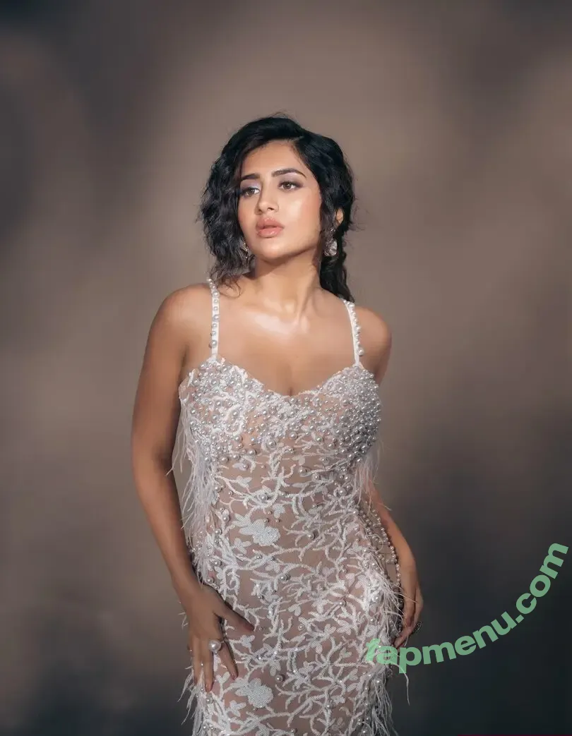 rashisingh nude photo #0005 (rashisingh)