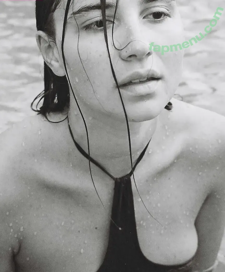 Rastacame nude photo #0064 (Camelia Bourbon / French Moroccan / rasta.queen1)