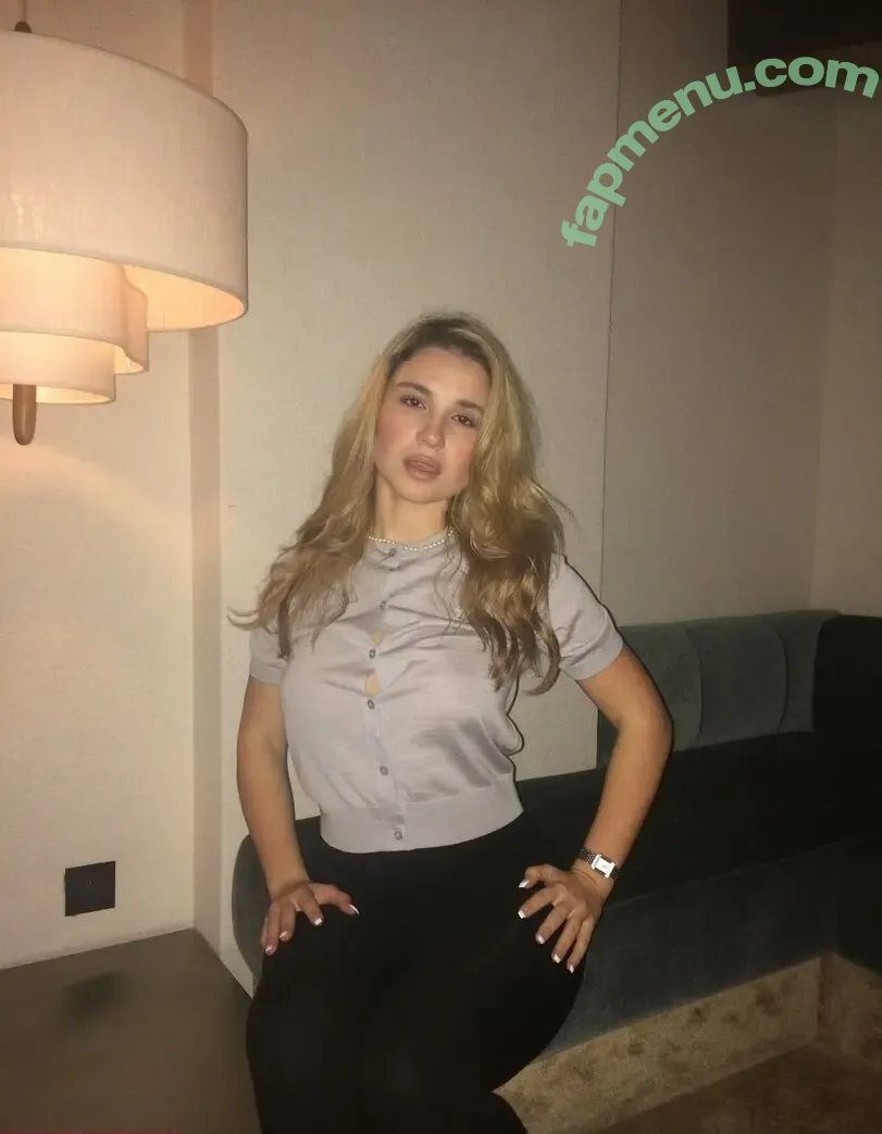 Rastacame nude photo #0132 (Camelia Bourbon / French Moroccan / rasta.queen1)