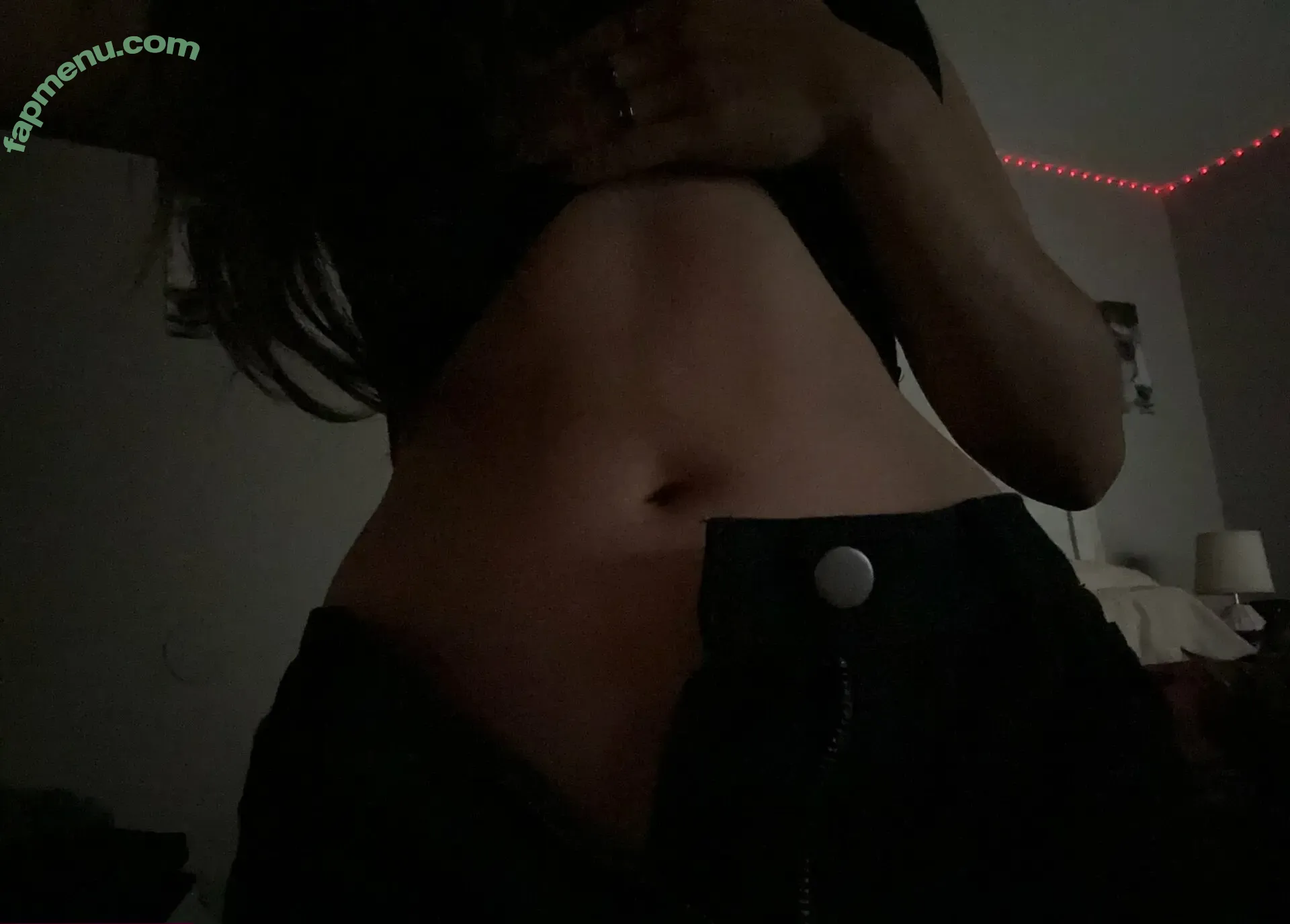ratedreign nude photo #0173 (reign / reignrated)