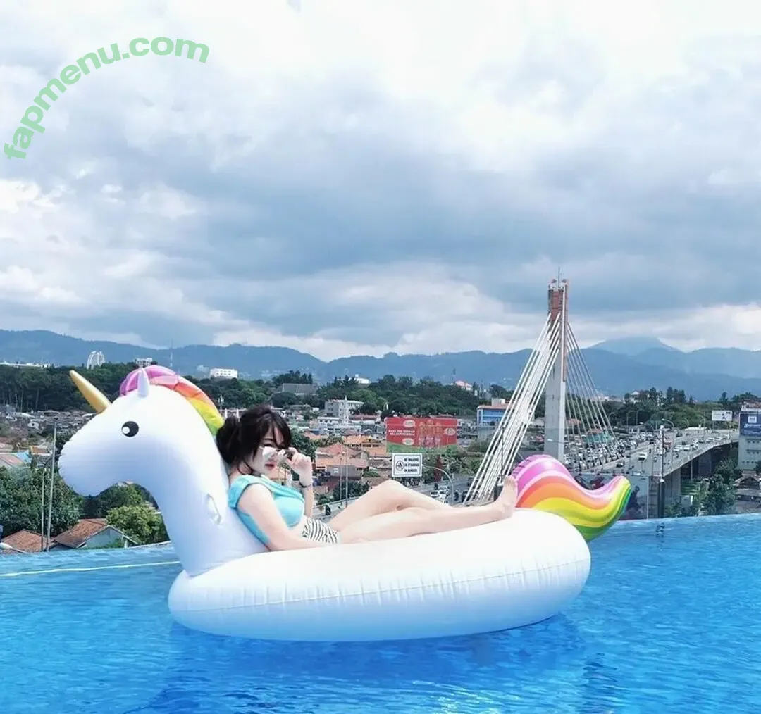Ratu Desmi Azalia nude photo #0026 (ratudazl)