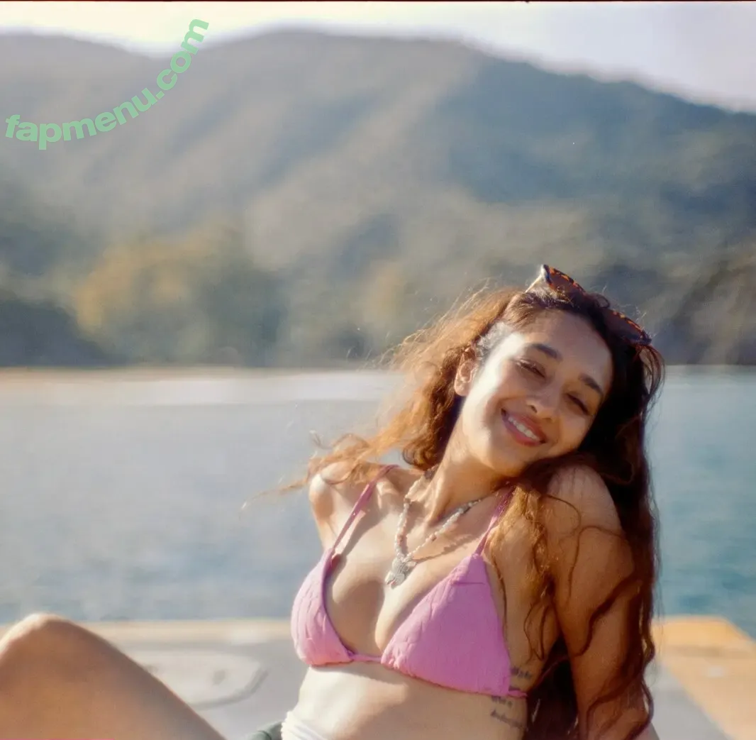 Raveena nude photo #0121 (raveena_aurora / raveenaravish)