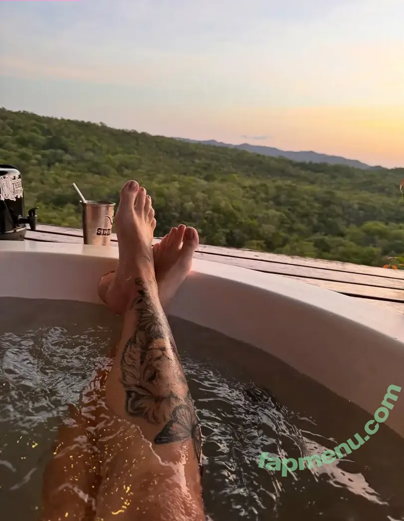 Rayanne Oliveira nude photo #0151 (carolinneoliveira / rayfit09)