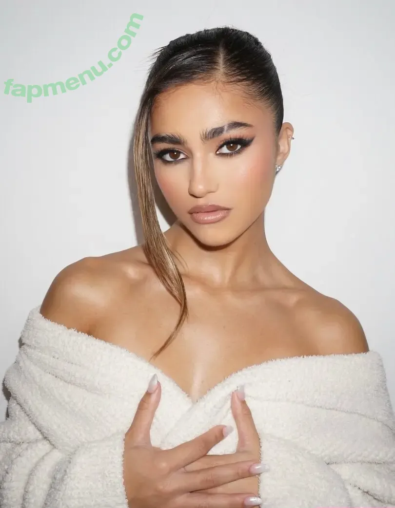 Rayna V nude photo #0122 (raynaroseetv / raynavallandingham / raynavham)