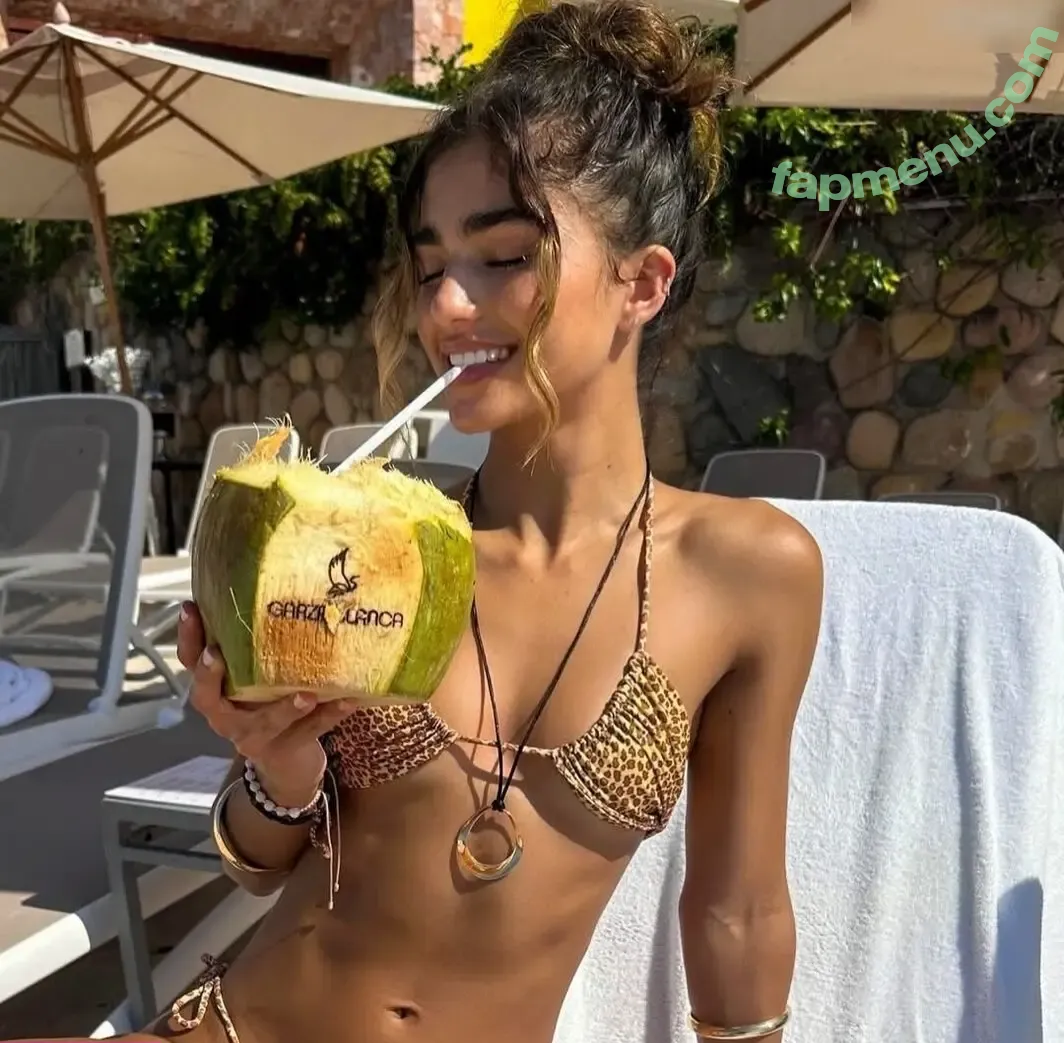 Rayna Vallandingham nude photo #0135 (raynavallandingham)