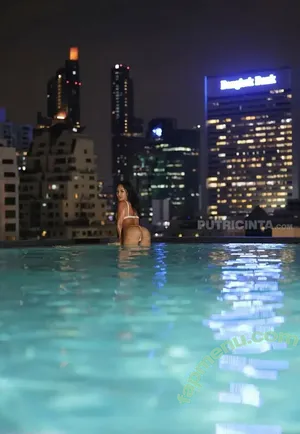 Raysileeum / raysileeum - Thai beauty standing at 5'1