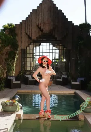 Rayveness / RayVenessisBack / myrayveness nude photo #0349