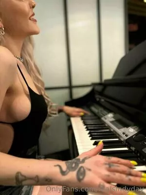 realsindyday / realsindyy nude photo #0566