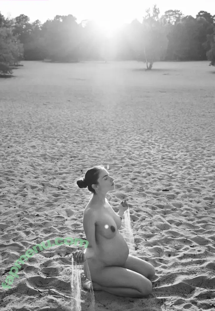 Rebecca Bagnol nude photo #1146 (_rebeccabagnol / bagnolrebecca)