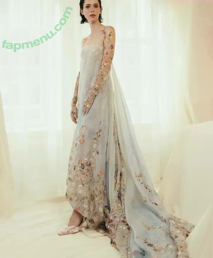 Rebecca Hall nude photo #0041 (rebeccahall / rebeccalords)