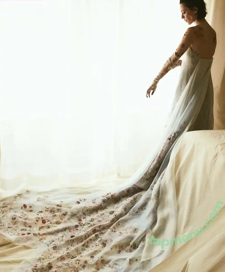 Rebecca Hall nude photo #0043 (rebeccahall / rebeccalords)