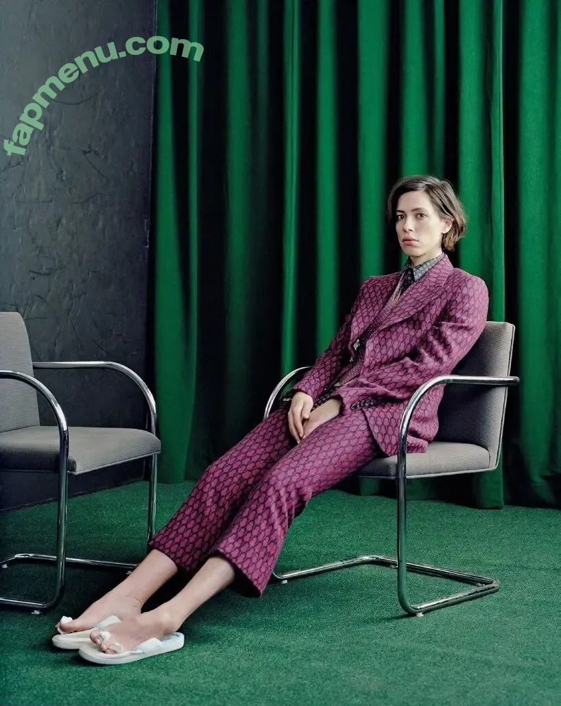 Rebecca Hall nude photo #0048 (rebeccahall / rebeccalords)