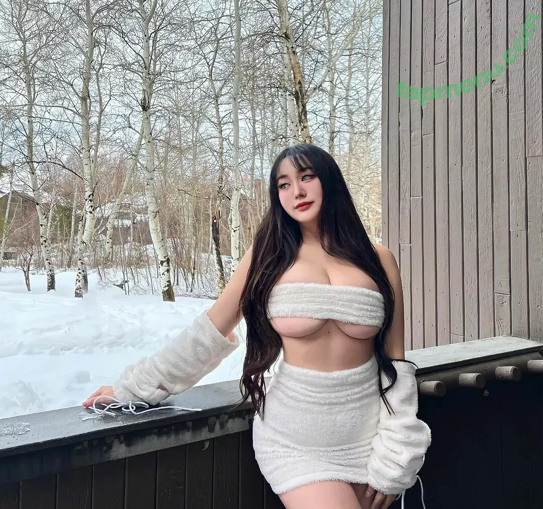 Rebecca Liu nude photo #0003 (beccabeccaliu / plaguewhore)