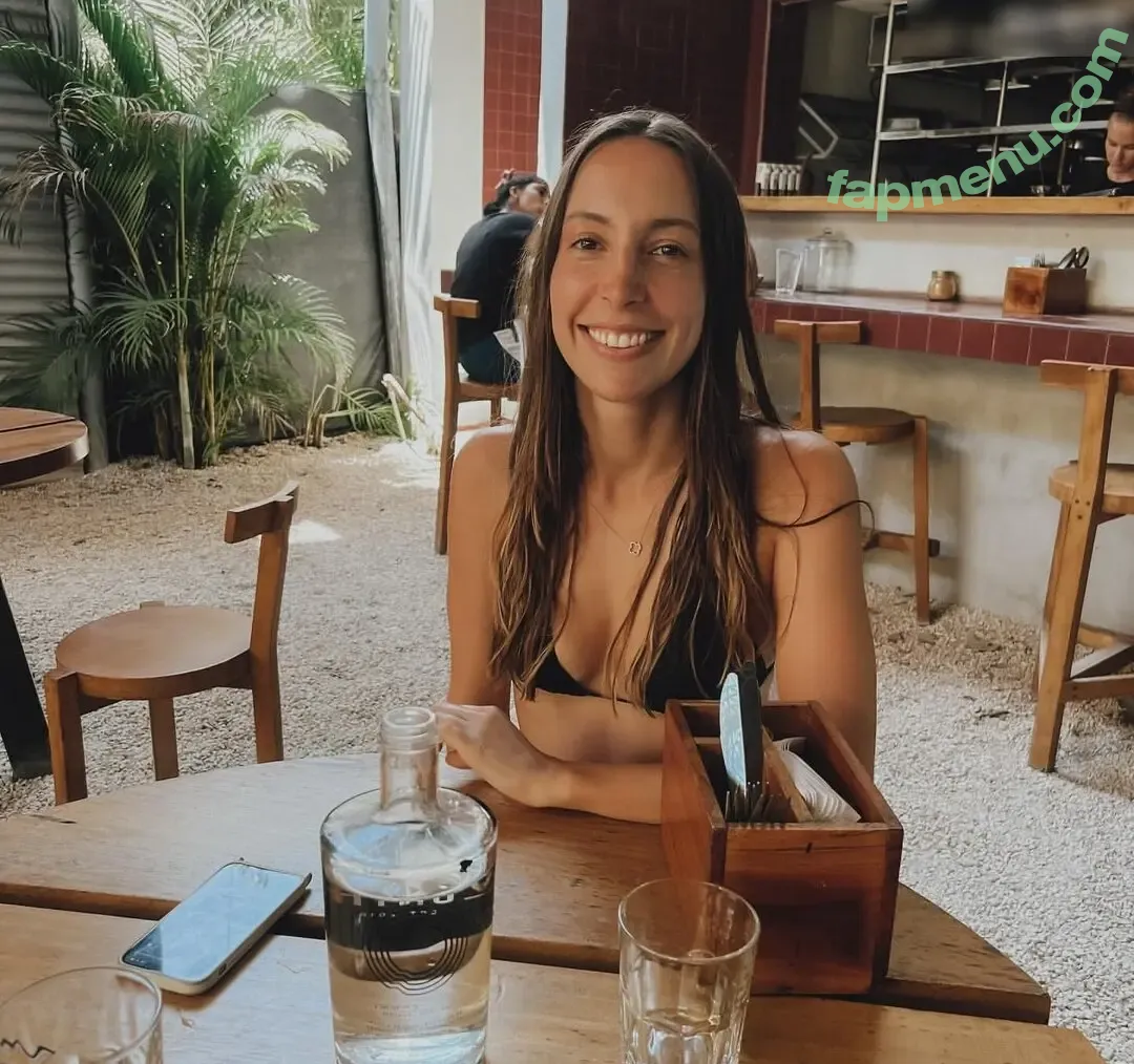 Rebecca Looschelders nude photo #0018 (rebecca9996 / rebeccacambria_free)