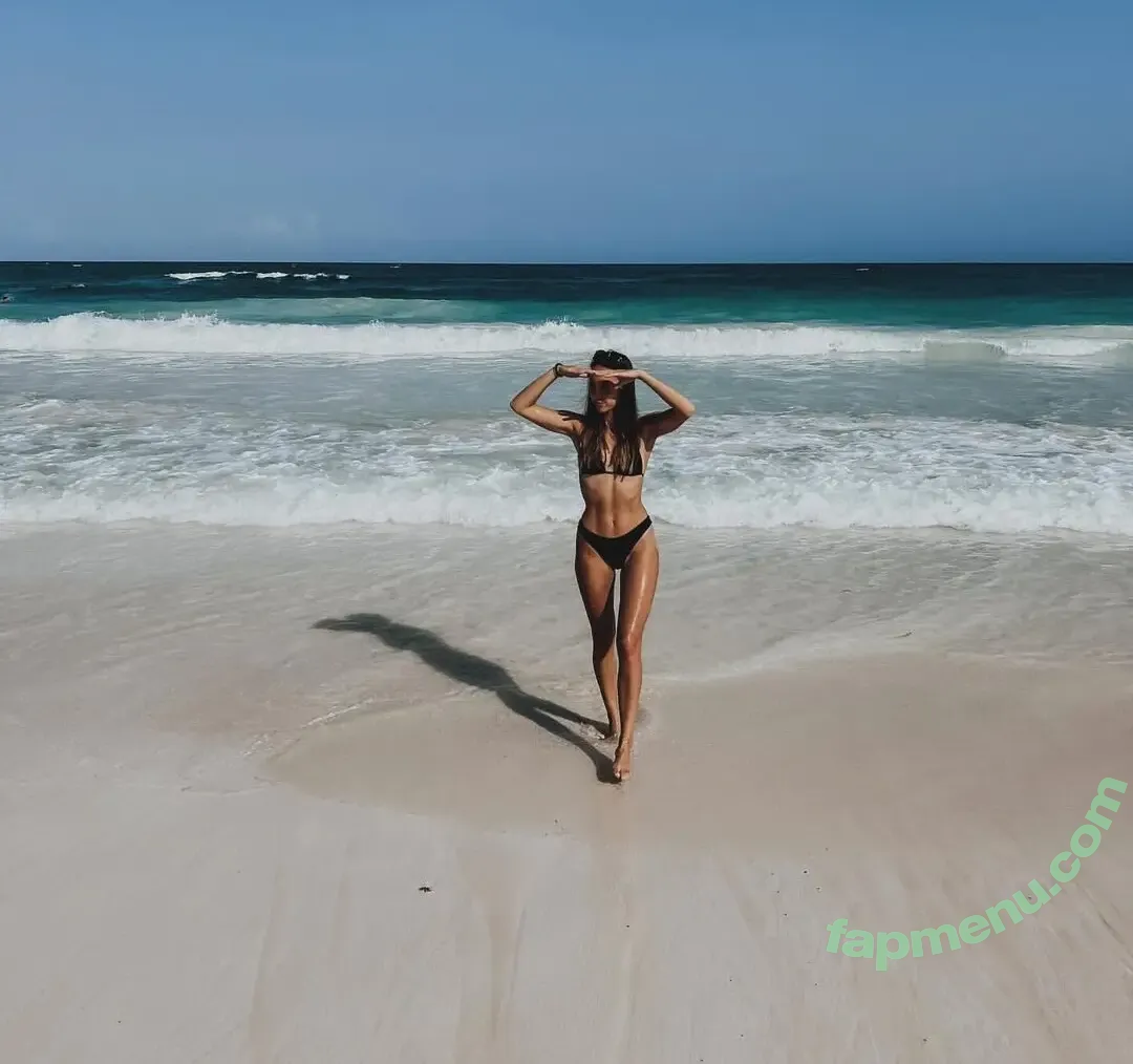 Rebecca Looschelders nude photo #0020 (rebecca9996 / rebeccacambria_free)