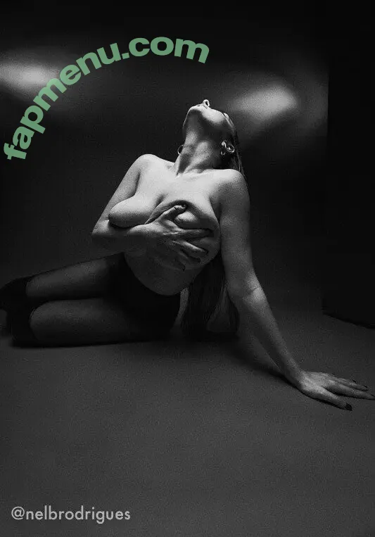 Rebecca M nude photo #0024 (rebecca_mordaa)