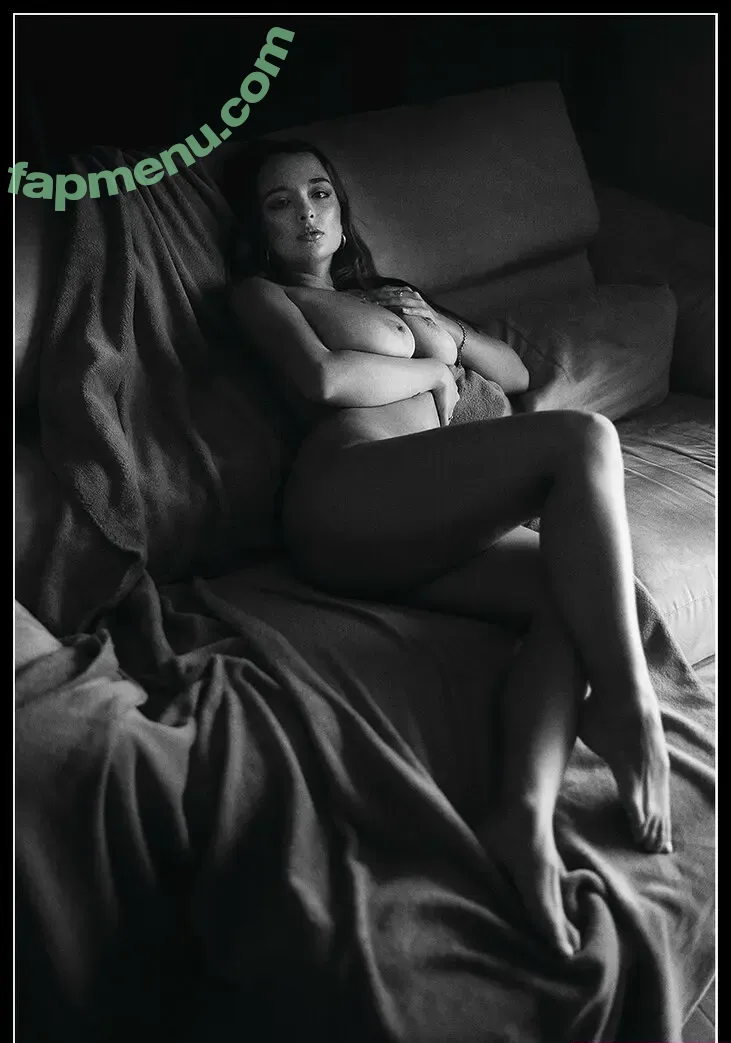 Rebecca M nude photo #0027 (rebecca_mordaa)