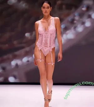 Rebecca Mir / rebeccamir nude photo #0015