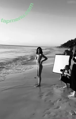 Rebecca Mir / sarahtoninx9_ nude photo #0030